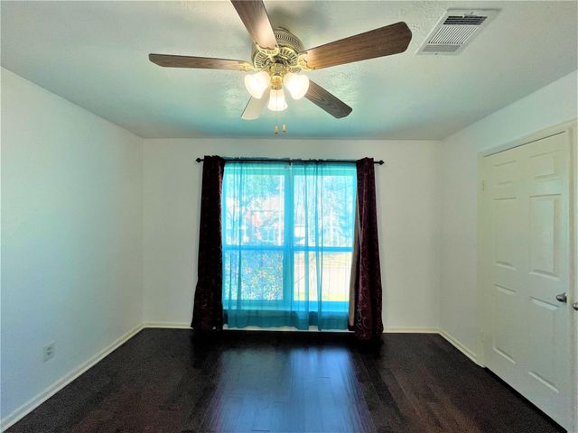 834 Island Meadow Court, Houston, TX 77062