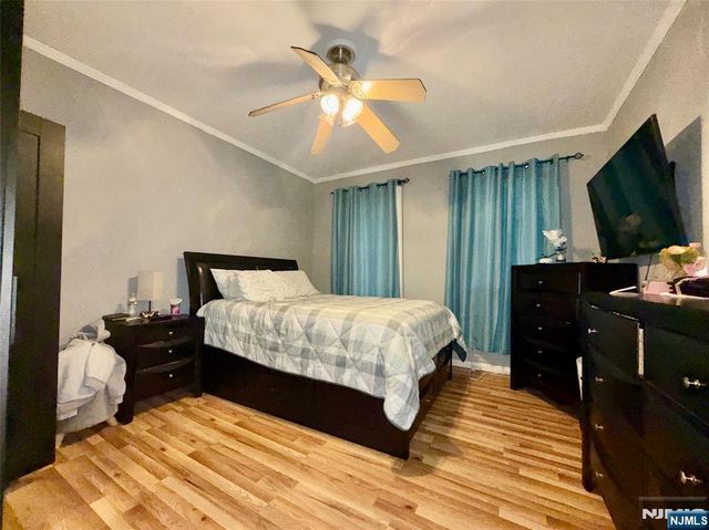 92 Maple Avenue, Wallington, NJ 07057