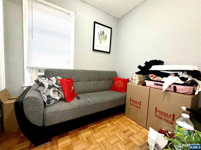 92 Maple Avenue, Wallington, NJ 07057