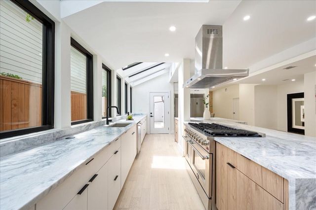 2135 Quenby Street, Houston, TX 77005