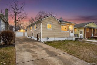 23360 Crossley Avenue, Hazel Park, MI 48030