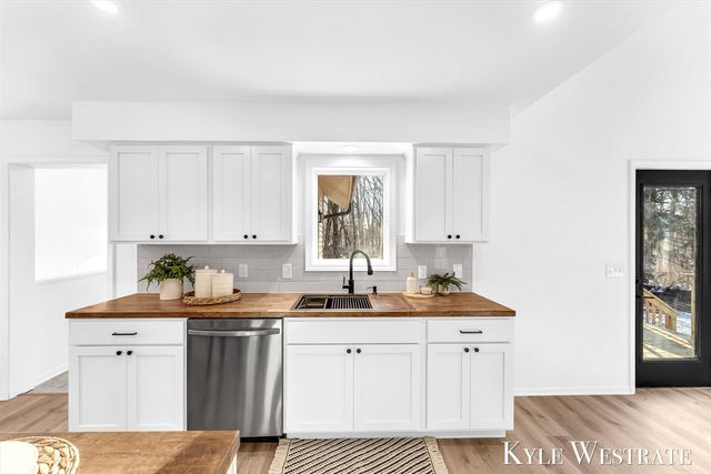 5860 S 36th Street, Climax, MI 49034