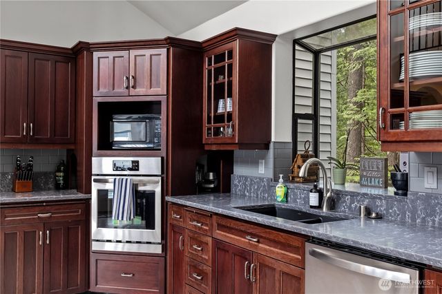 10 N Sundown Drive, Hoodsport, WA 98548