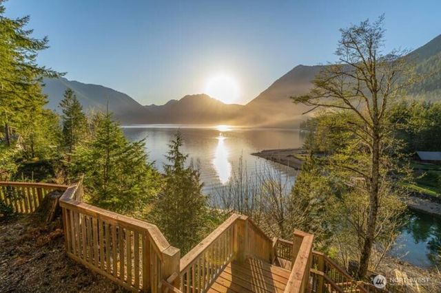 10 N Sundown Drive, Hoodsport, WA 98548