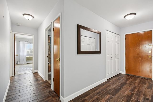 1331 S Finley Road 413, Lombard, IL 60148