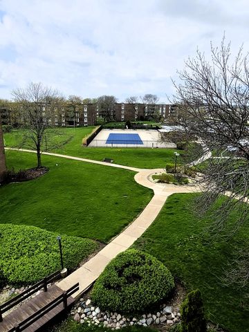 1331 S Finley Road 413, Lombard, IL 60148