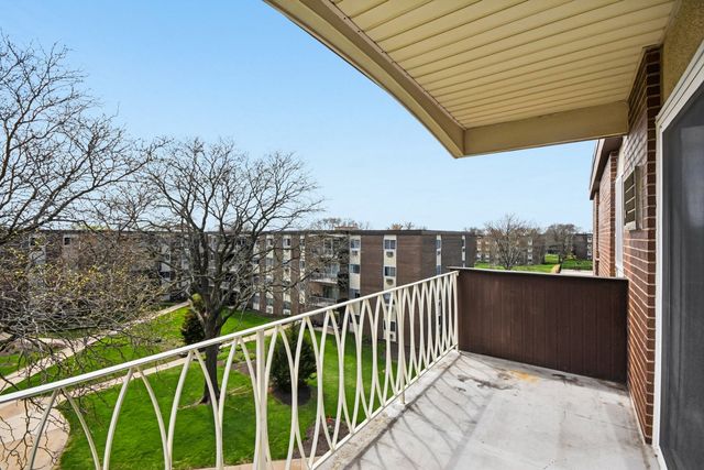 1331 S Finley Road 413, Lombard, IL 60148