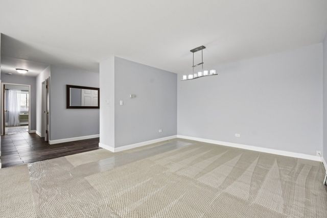 1331 S Finley Road 413, Lombard, IL 60148