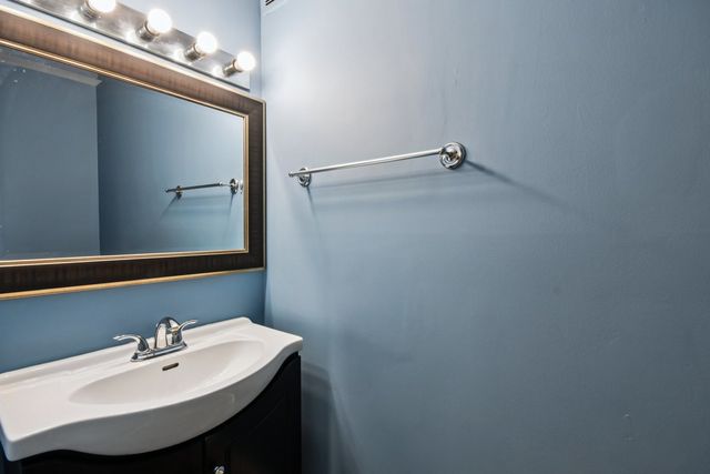 1331 S Finley Road 413, Lombard, IL 60148