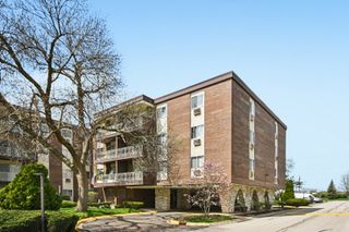 1331 S Finley Road 413, Lombard, IL 60148