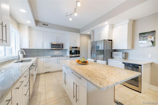 24 Kreger Drive, Wyandotte, MI 48192