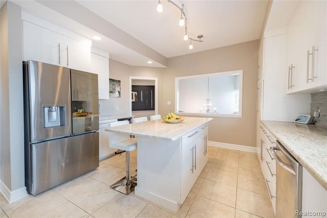 24 Kreger Drive, Wyandotte, MI 48192