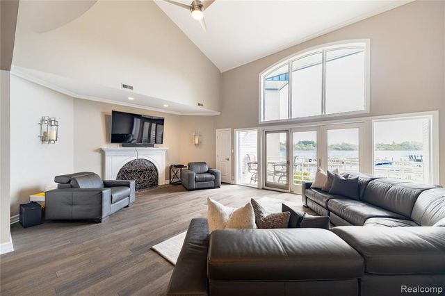 24 Kreger Drive, Wyandotte, MI 48192