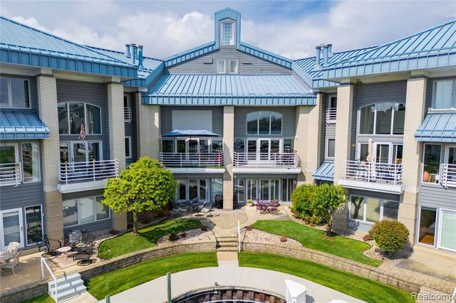 24 Kreger Drive, Wyandotte, MI 48192