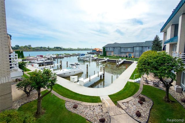 24 Kreger Drive, Wyandotte, MI 48192