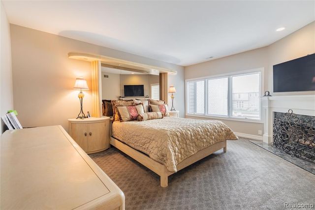 24 Kreger Drive, Wyandotte, MI 48192