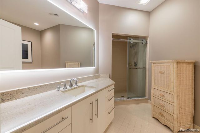 24 Kreger Drive, Wyandotte, MI 48192