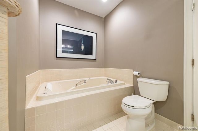 24 Kreger Drive, Wyandotte, MI 48192