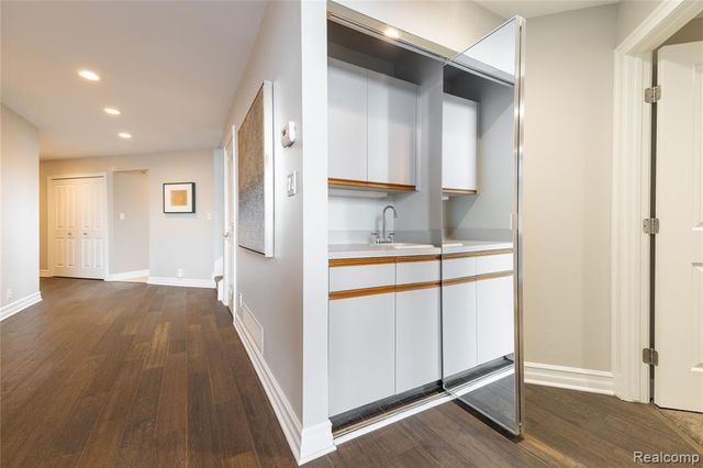 24 Kreger Drive, Wyandotte, MI 48192