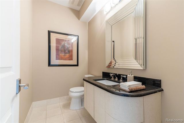 24 Kreger Drive, Wyandotte, MI 48192