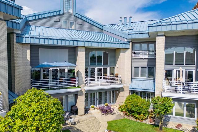 24 Kreger Drive, Wyandotte, MI 48192