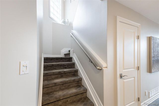 24 Kreger Drive, Wyandotte, MI 48192