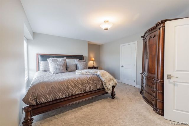 24 Kreger Drive, Wyandotte, MI 48192