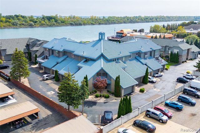 24 Kreger Drive, Wyandotte, MI 48192