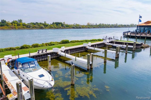 24 Kreger Drive, Wyandotte, MI 48192