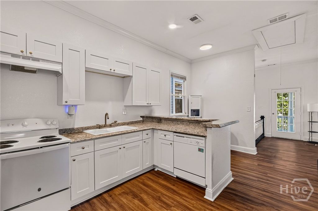 Image 8 of property listing at 743 E Henry Street, Savannah, GA 31401