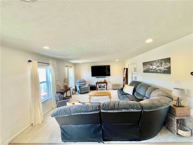 138 Rose Ave, Canonsburg, PA 15317