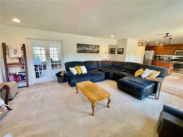 138 Rose Ave, Canonsburg, PA 15317