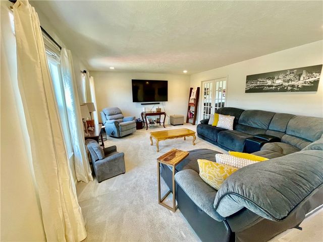 138 Rose Ave, Canonsburg, PA 15317