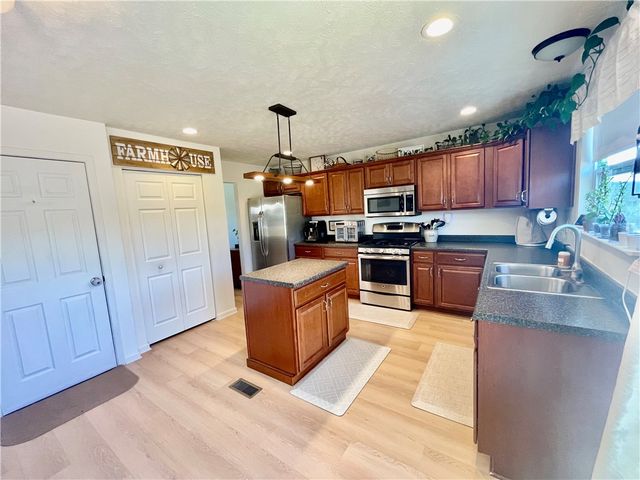 138 Rose Ave, Canonsburg, PA 15317
