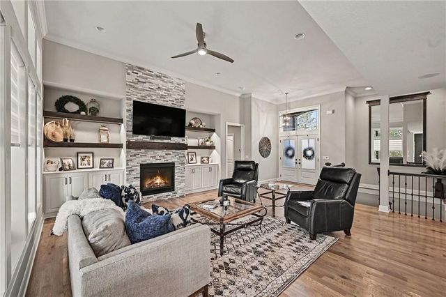 5507 NW 111th Place, Kansas City, MO 64154