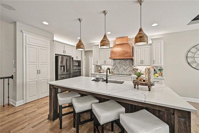 5507 NW 111th Place, Kansas City, MO 64154