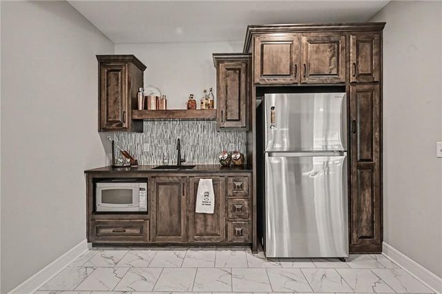 5507 NW 111th Place, Kansas City, MO 64154