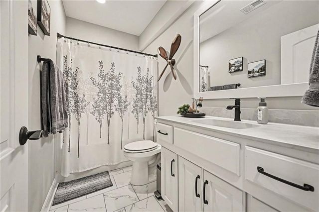 5507 NW 111th Place, Kansas City, MO 64154