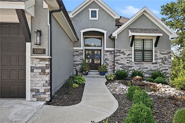 5507 NW 111th Place, Kansas City, MO 64154