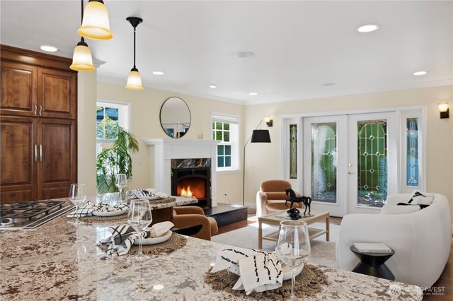 12832 NE 70th Place, Kirkland, WA 98033