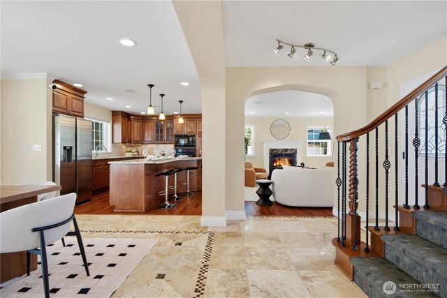 12832 NE 70th Place, Kirkland, WA 98033