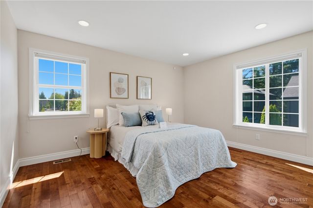 12832 NE 70th Place, Kirkland, WA 98033