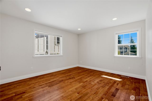 12832 NE 70th Place, Kirkland, WA 98033