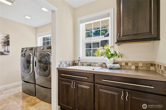12832 NE 70th Place, Kirkland, WA 98033