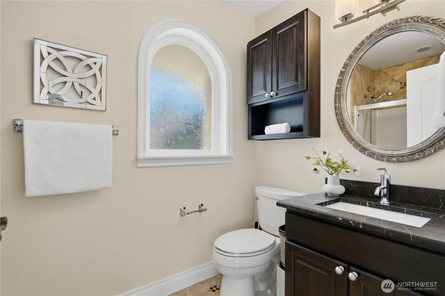 12832 NE 70th Place, Kirkland, WA 98033