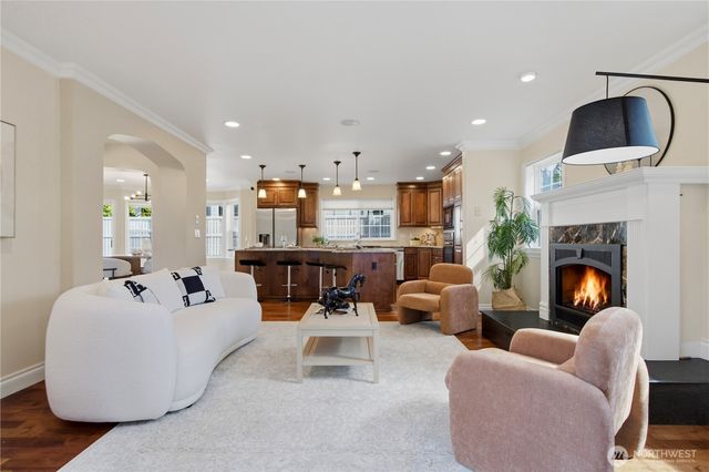 12832 NE 70th Place, Kirkland, WA 98033