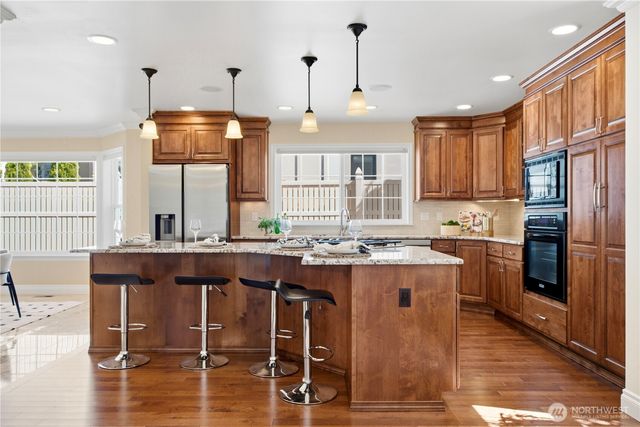 12832 NE 70th Place, Kirkland, WA 98033