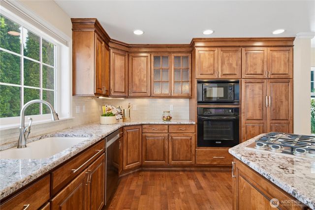 12832 NE 70th Place, Kirkland, WA 98033