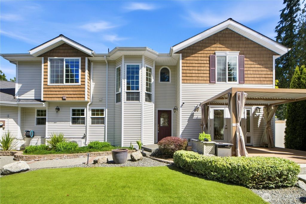12832 NE 70th Place, Kirkland, WA 98033