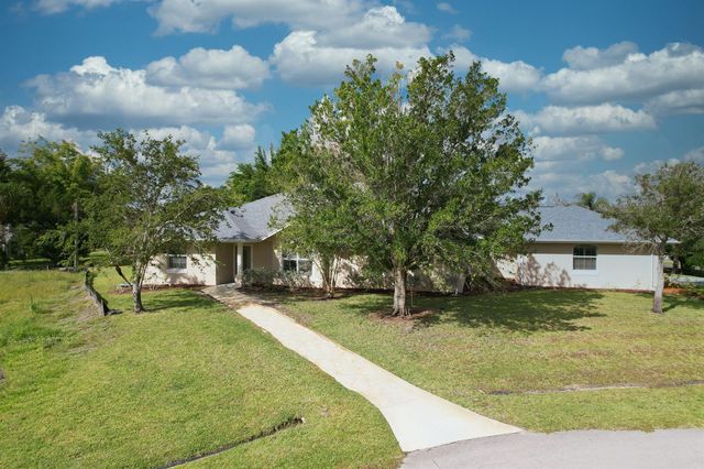 2879 SE Peru Street, Port Saint Lucie, FL 34984